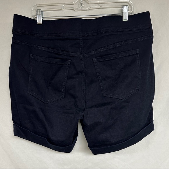 NWT Torrid Shorts - Retro Chic - Plus Size 2 - Navy with Strawberries 🍓 - Picture 3 of 6